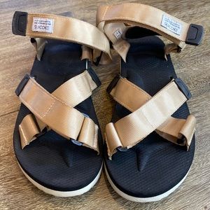 Suicoke gold and black sandals used women’s 5